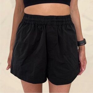 HELSA TECH GABARDINE SHORTS